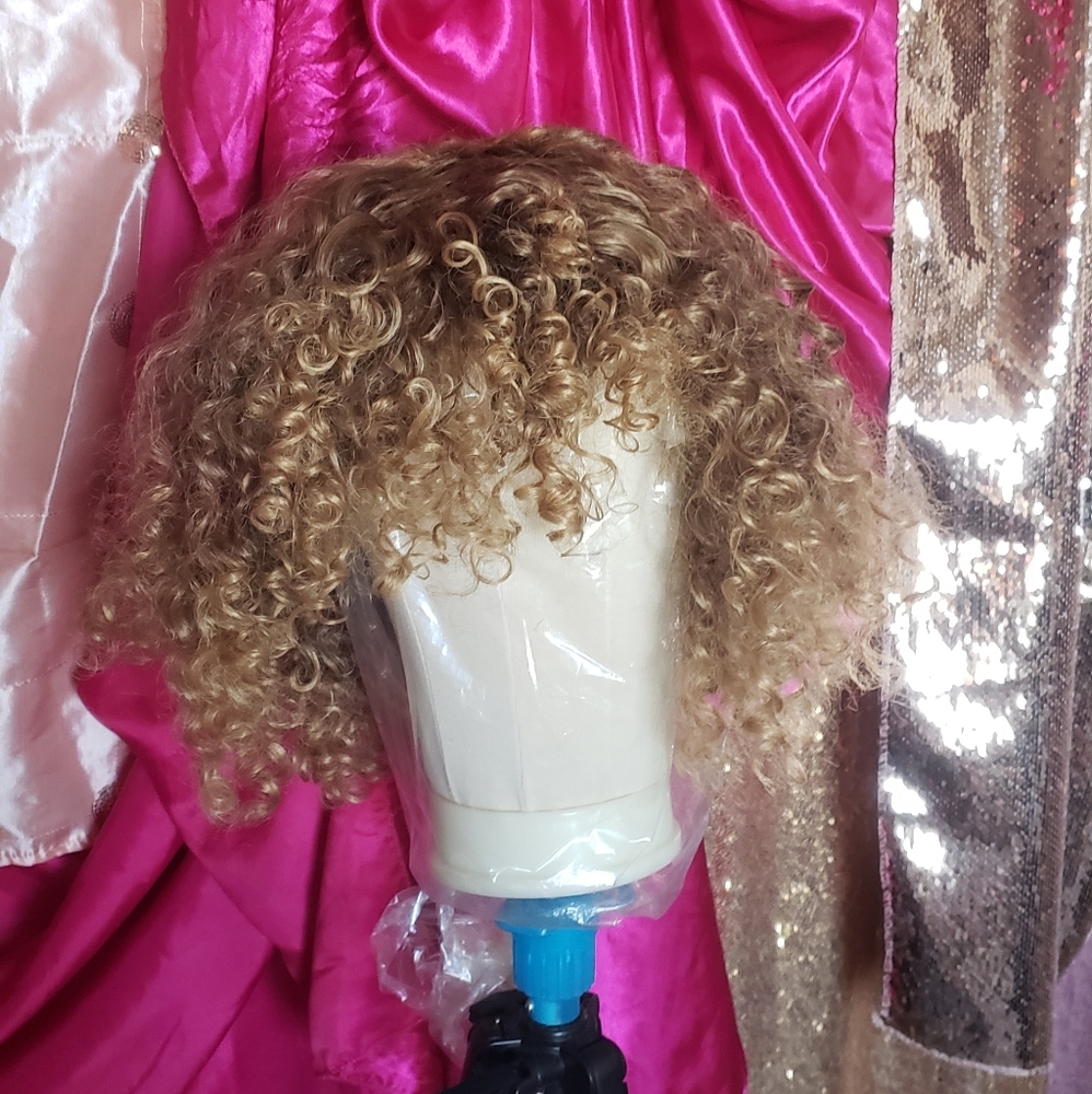 Wigs - Picture 2 of 6